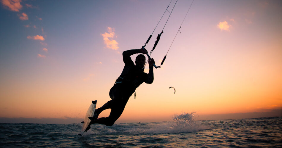 Kitesurfen: Drachenfliegen auf dem Wasser